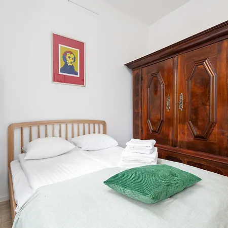 Rentplanet - Freta * Warszawa